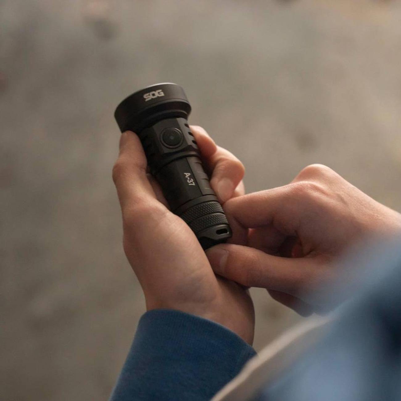 SOG A-37 Black Aluminum Flashlight