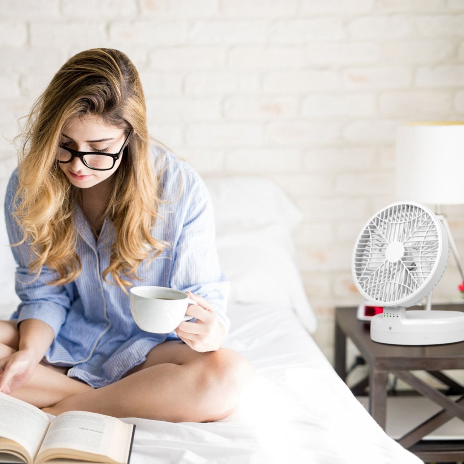 Quiet Foldable Table Fan – 90° Adjustable Tilt, 4-Speed USB Type-C Rechargeable Portable Fan with Wall Mount
